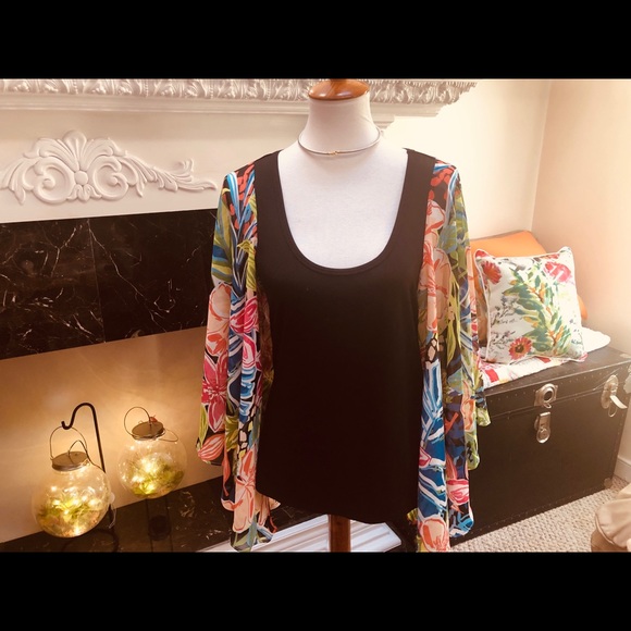 Butterfly 🦋 sleeve Flowy Top! - Picture 4 of 10